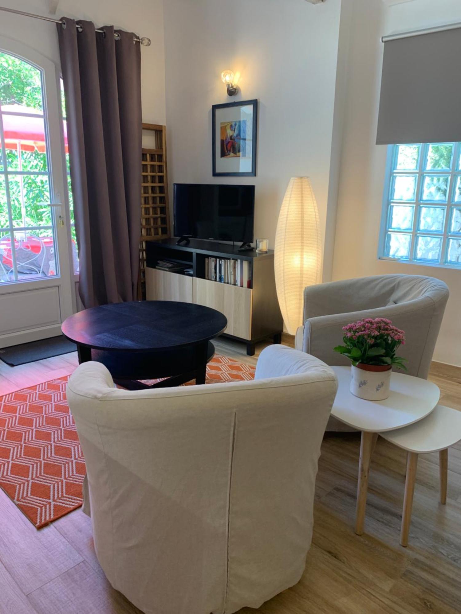 Studio Independant, Front De Mer Et Plage A 200M 昂蒂布 外观 照片