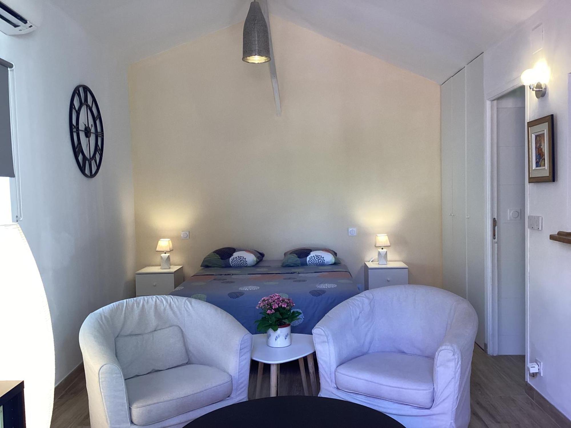 Studio Independant, Front De Mer Et Plage A 200M 昂蒂布 外观 照片