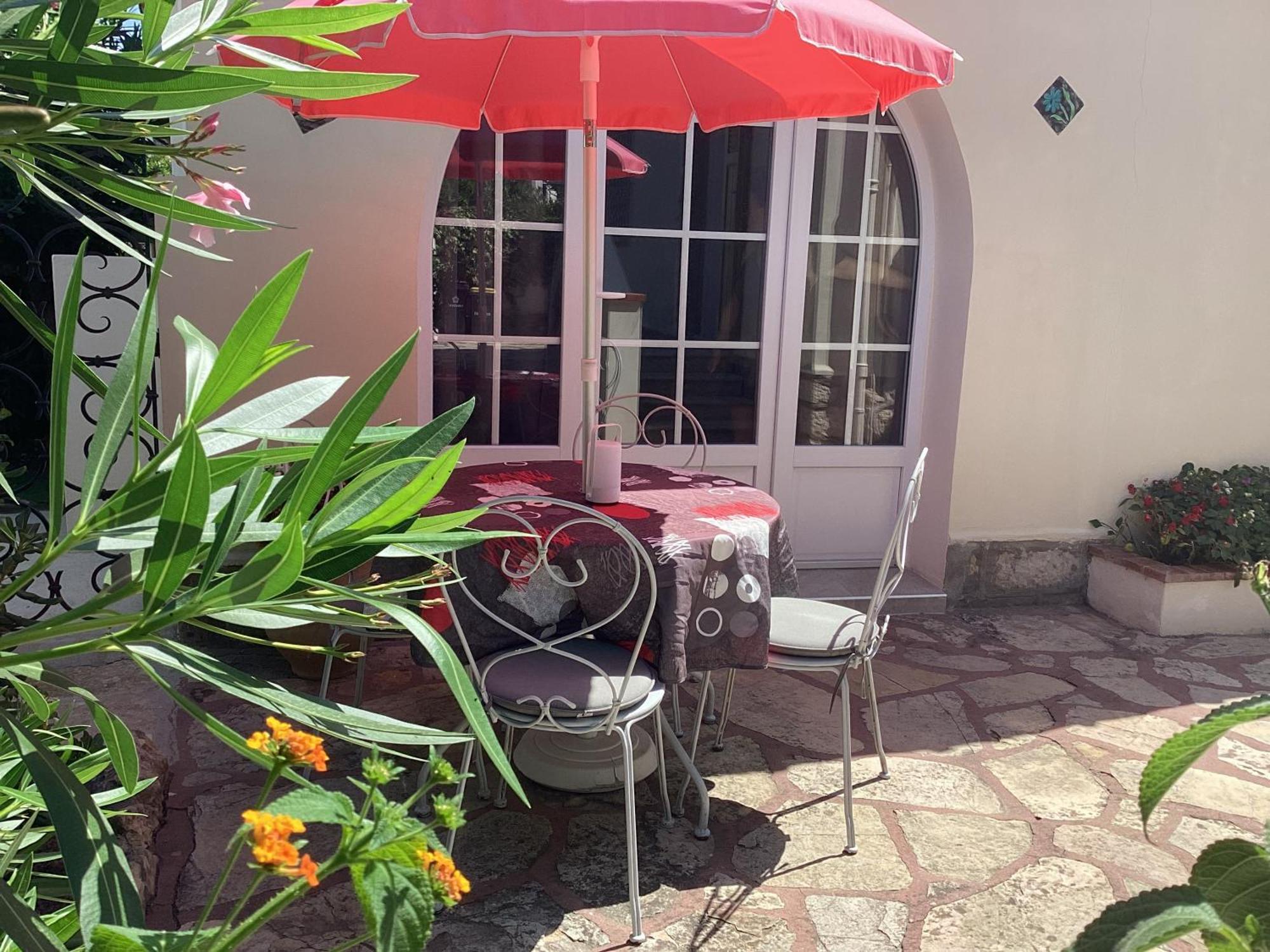 Studio Independant, Front De Mer Et Plage A 200M 昂蒂布 外观 照片