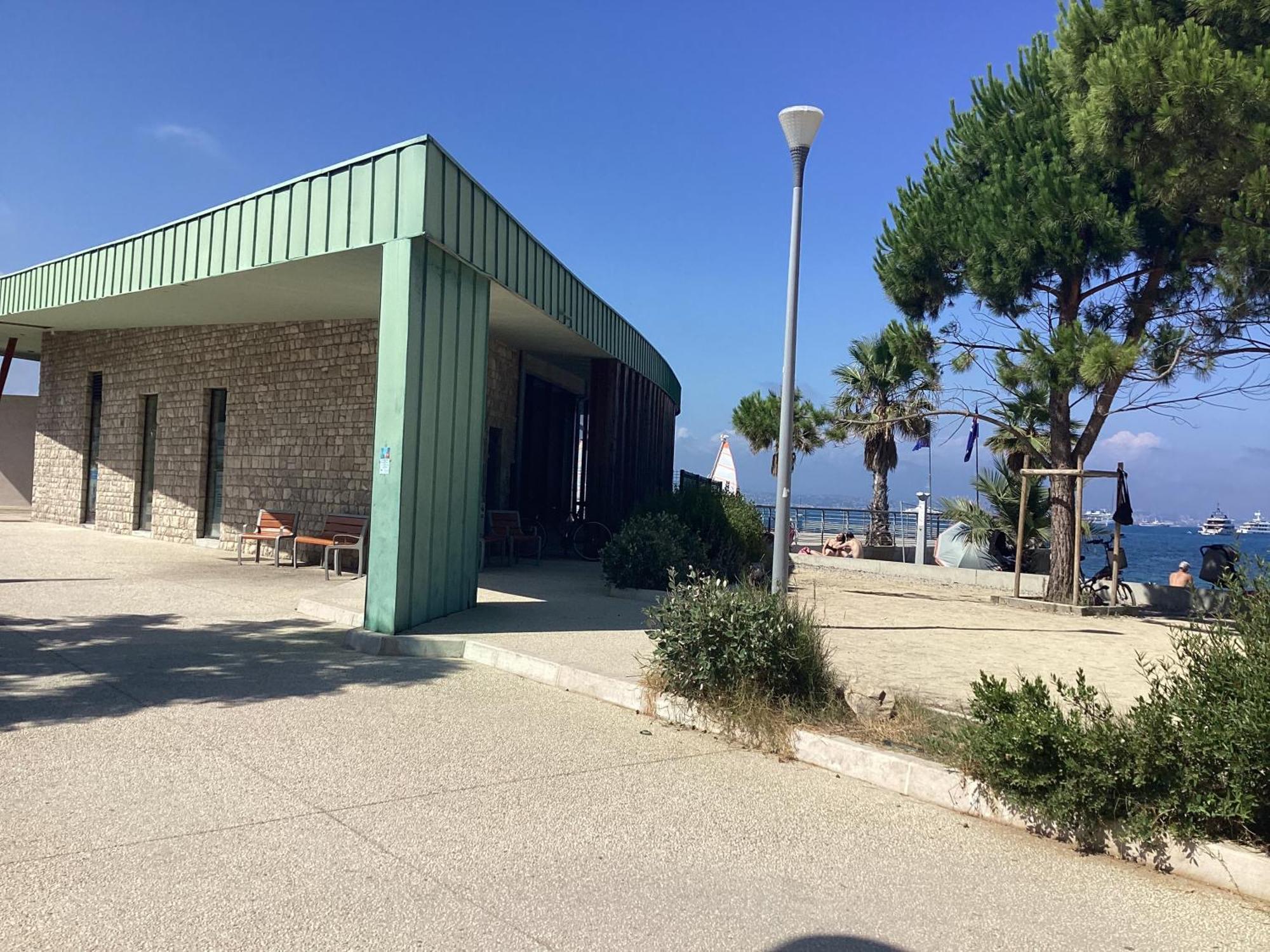 Studio Independant, Front De Mer Et Plage A 200M 昂蒂布 外观 照片